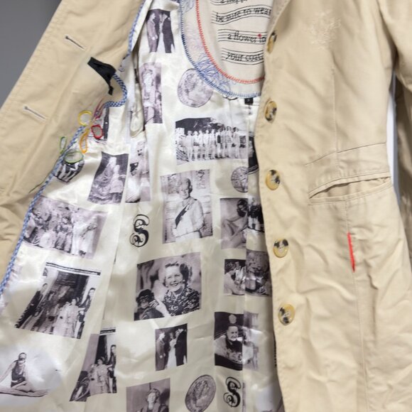 St. Martins Beige Trench Coat with Photo-Print Lining – Size 36 - Picture 3 of 3